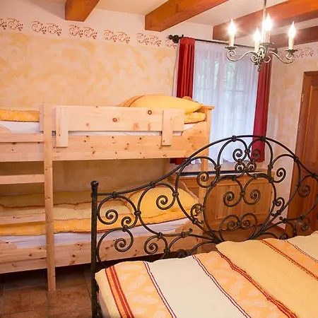 Pod Skalco 예세니체